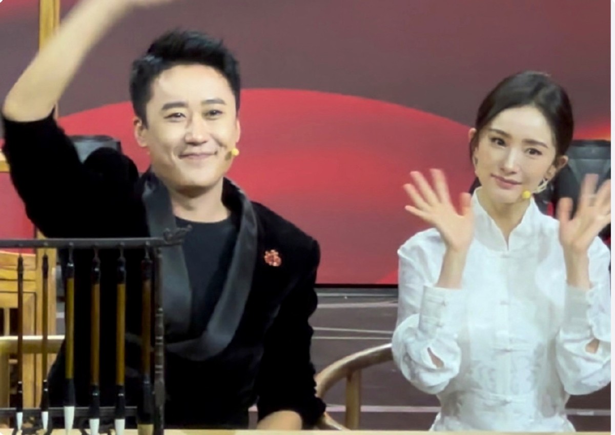 事实证明,37岁的李思思,正在另一种“性感”的路上,越走越远