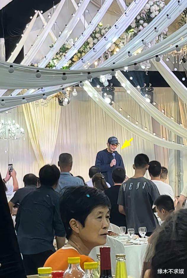 曝金世佳一家3口参加婚礼，二胎儿子像爸爸，结婚生子时间线曝光