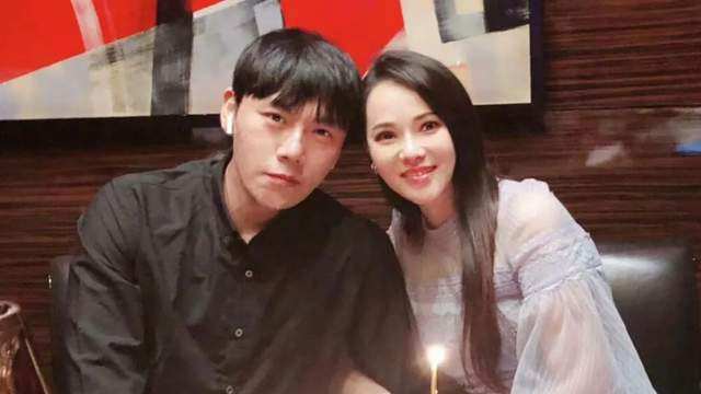 伊能静再写满分作文，高情商回应网友挑衅，观众角度就是她的王牌