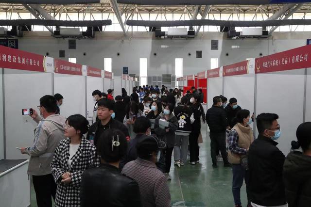 算法|8000个招聘岗位,经开区携300多户企业招贤纳士