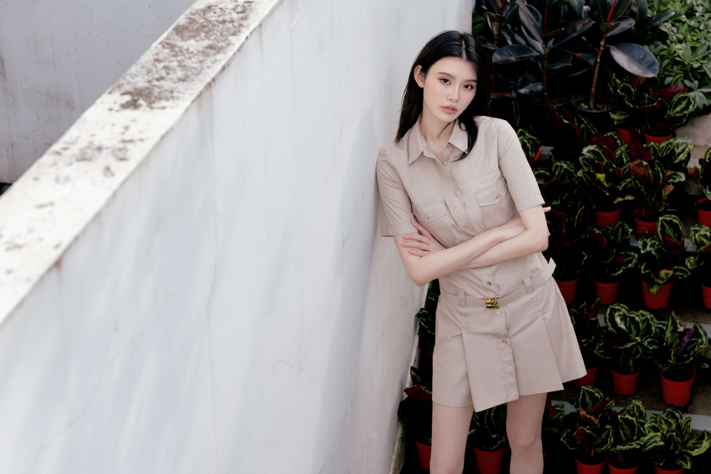 豪门阔太奚梦瑶要买房?现身成都豪宅小区,气场超高又美又飒