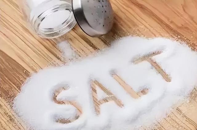 坚持吃硝苯地平却得了脑出血？医生忠告：降压药这样吃，风险很大