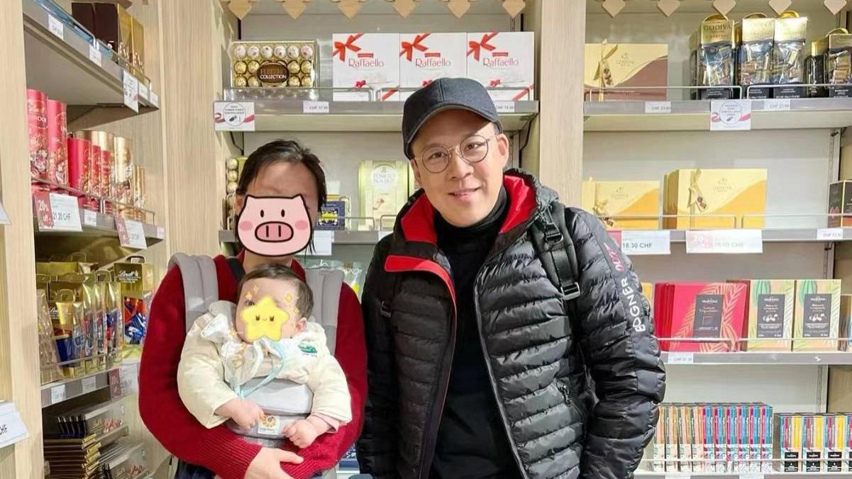 捐款7000万元后霍启刚飞瑞士与郭晶晶度假，穿6500元棉服奢华低调