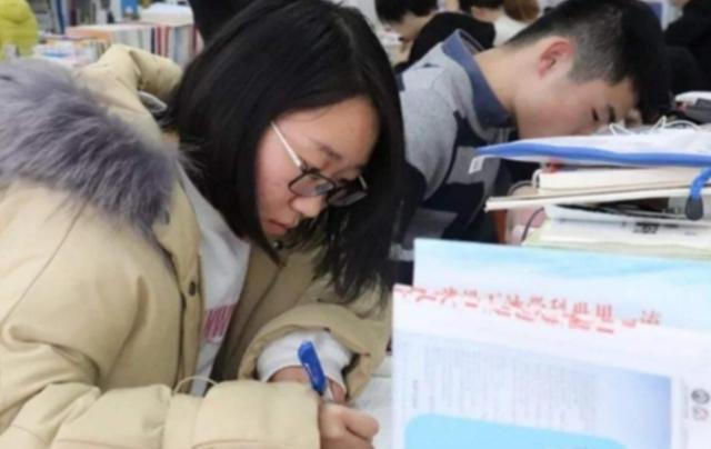 高考|毕业后才明白,公办专科和民办三本差的不是一星半点,好在没选错