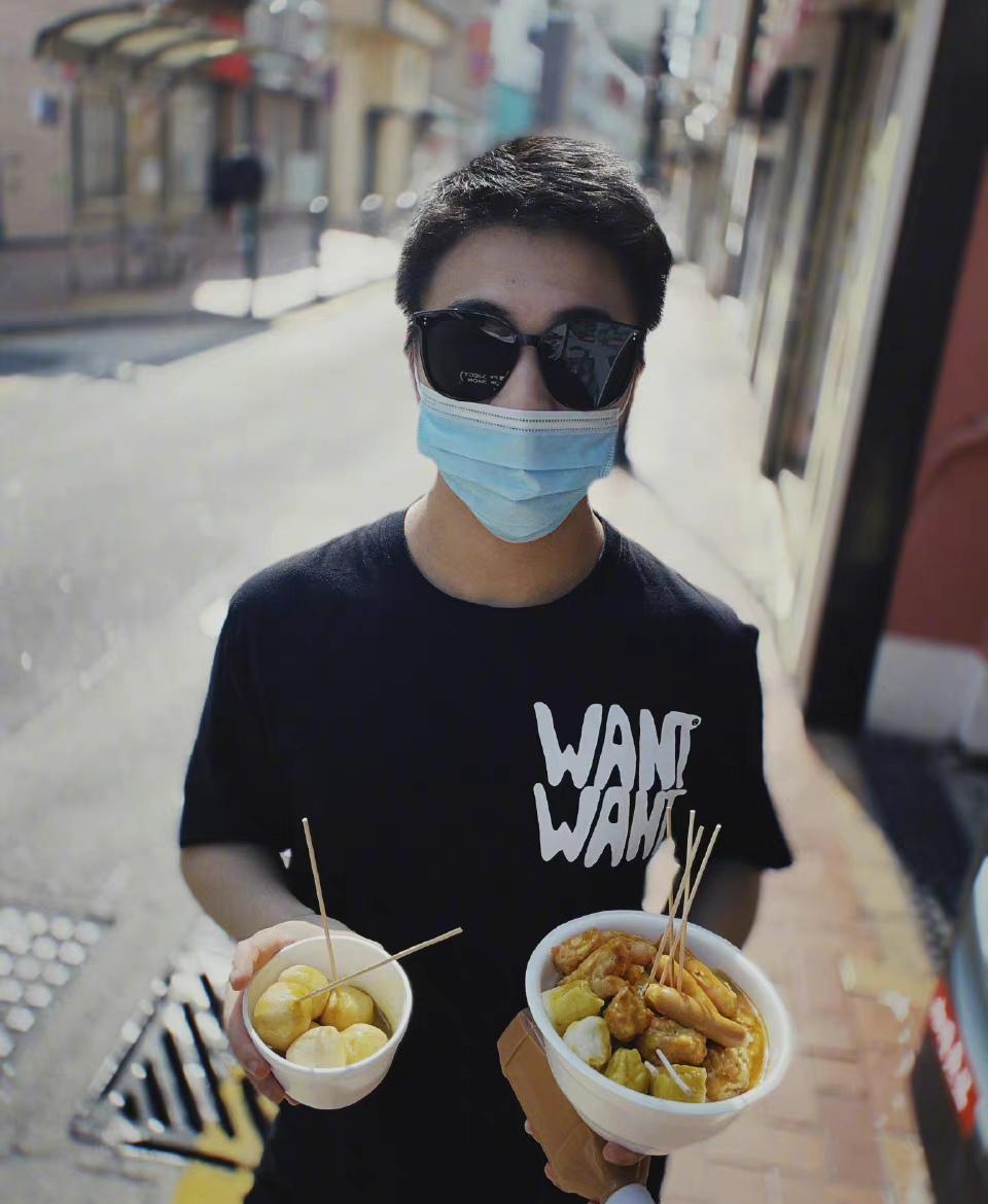 奚梦瑶|奚梦瑶提前过情人节,收到何猷君的花心情好,手上大颗钻戒超抢眼