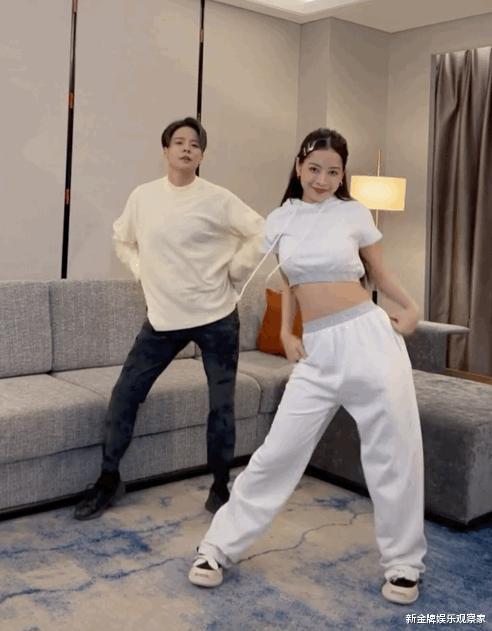 芝芙|浪姐4刘逸云芝芙跑着抢同一首歌？芝芙不慎摔倒，总算赢了0.01秒