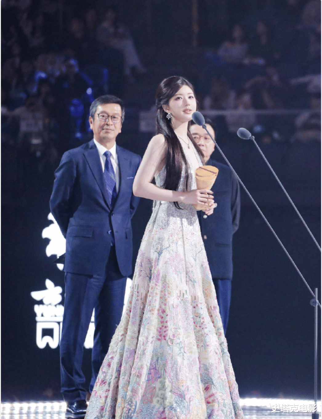 星光大赏：热巴赢了，宋茜变得「不敢认」，胡歌马伊琍辛芷蕾有排面