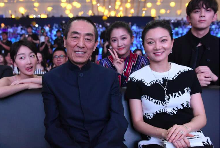 73岁张艺谋终于出事了!张国立感慨其工作量太大,身体状况引担忧