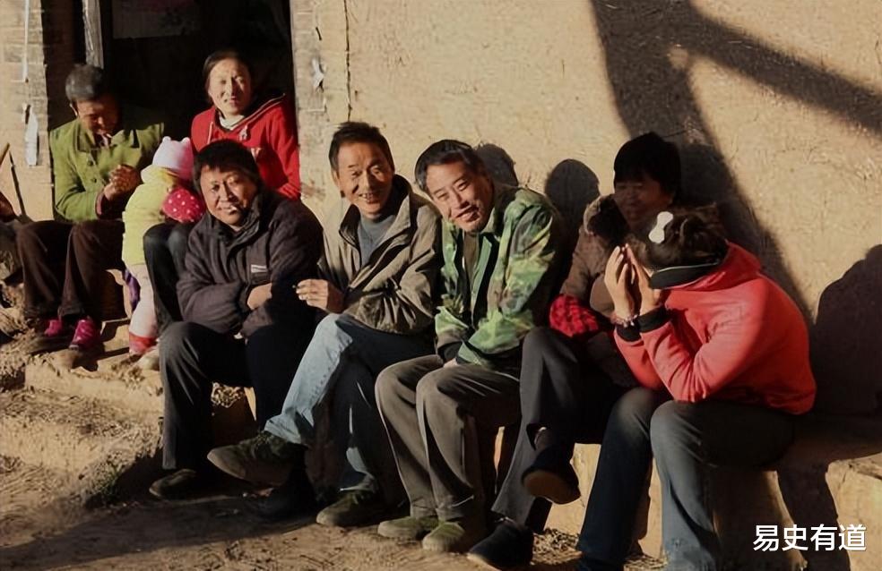 初三被迫退学,妹妹被骗爸爸让她拿钱,父亲去世后她多年不再回家