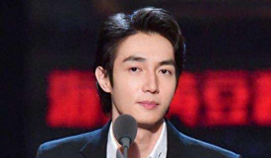 萧亚轩：继承10亿遗产，17年换掉16个男友，风光背后也有心酸