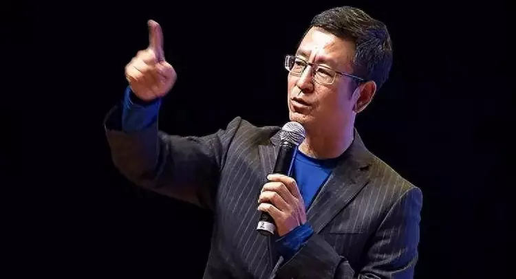 白岩松对全红婵的点评引发争议：网友表示“听来让人感觉不舒服”