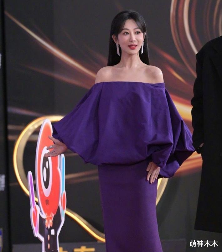 微博之夜红毯生图来了!刘诗诗脸僵了,杨幂露腰抢镜,杨紫状态佳