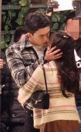 吴磊|吻戏路透照流出，赵今麦吴磊上演摸脸杀，CP感十足