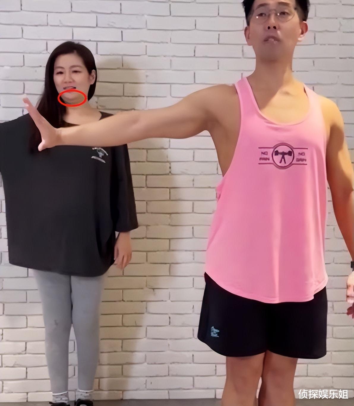 Selina分享产前最后一次旅行,挺孕肚穿泳装,肚大如箩状态超好