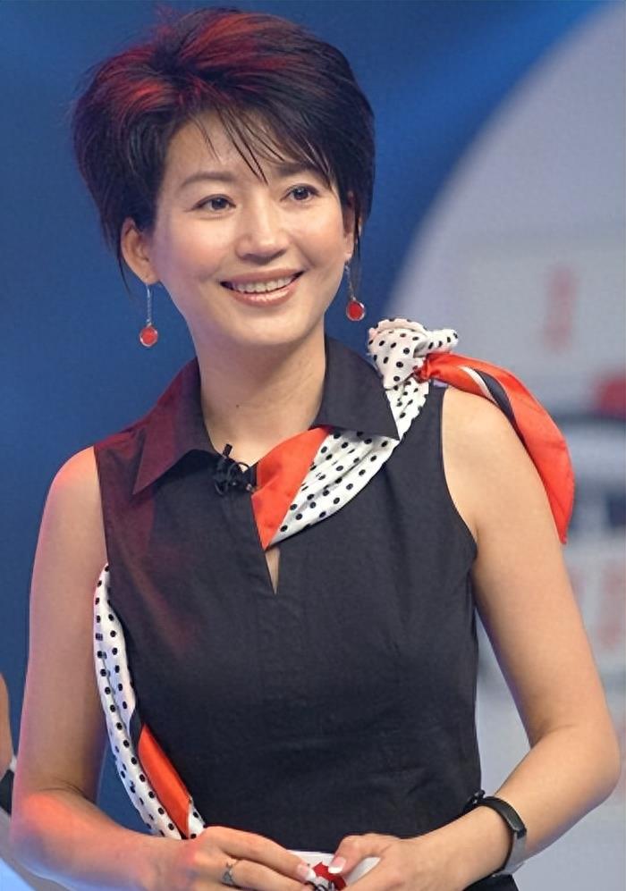 消失的7位央视主持人,鞠萍老态龙钟,而王小丫生病发福无人识别