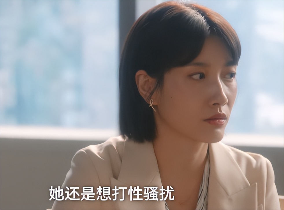 当“硅胶脸”混进央视职场剧,撞上天然脸演员,简直是降维打击