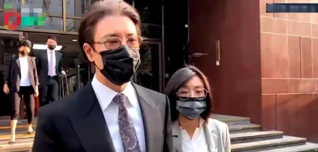 王力宏|王力宏离婚一审结果怎么样，王力宏略显憔悴，头发花白