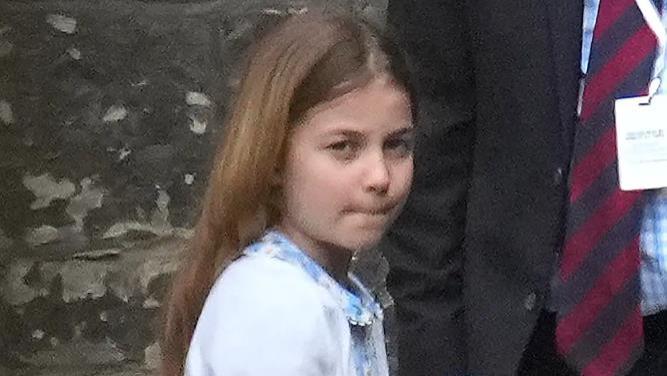 周洁琼|加冕礼彩排现场看点多：8岁夏洛特胸有成竹，乔治王子严肃认真