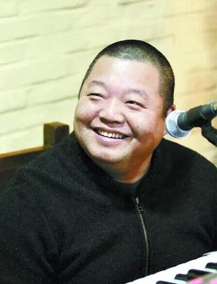 斯琴格日乐凌晨发文！自曝过得很不顺，眼神迷离，精神状况引担忧