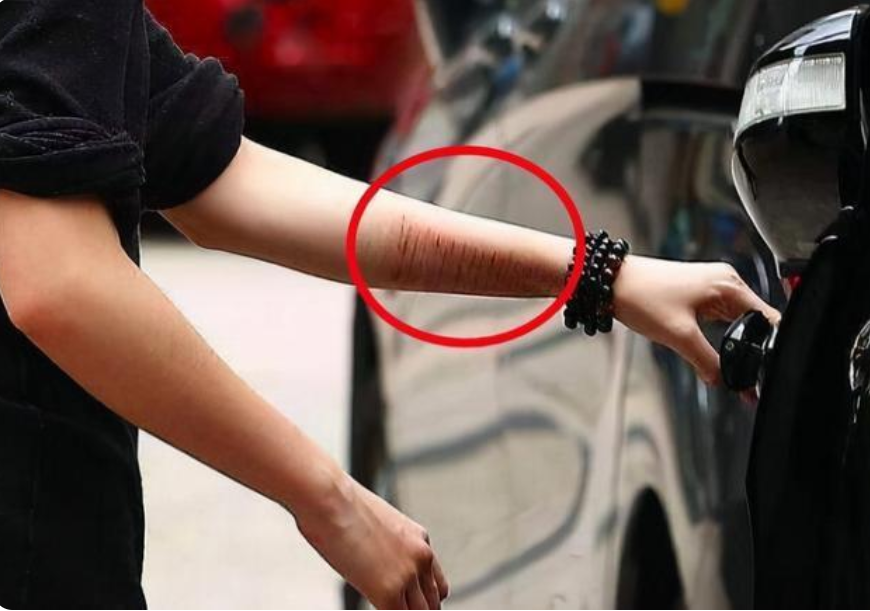 吴绮莉的报复:生女已有23年,成龙不承认,母女恩怨越来越深