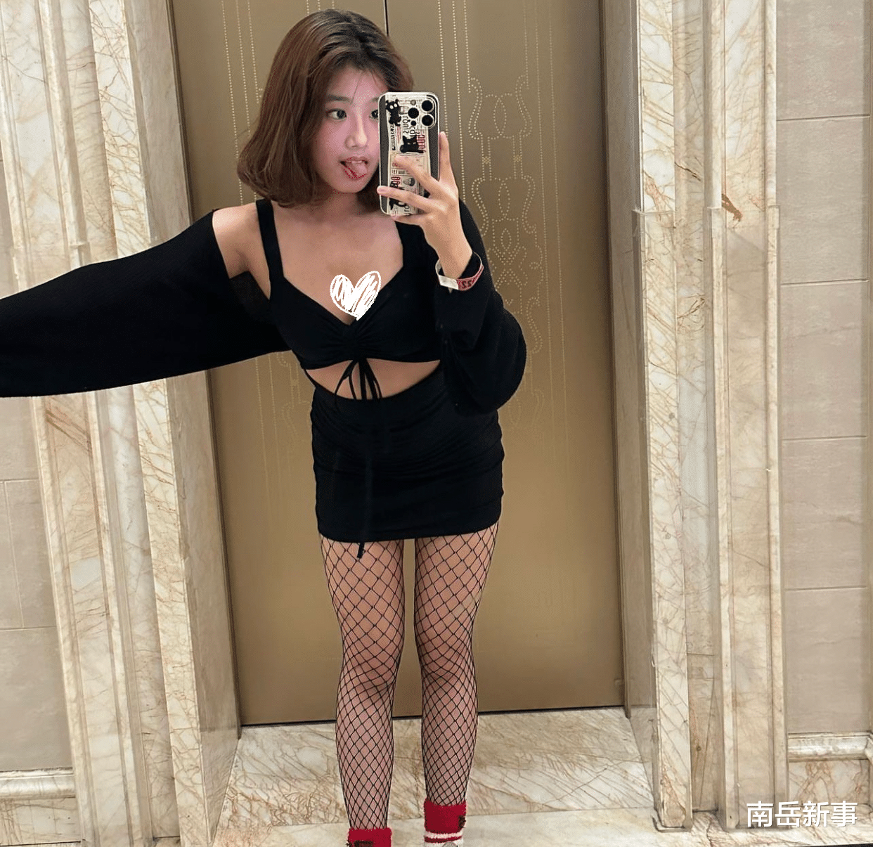 迪丽热巴|2天4个瓜!曝于谦将离开德云社单飞,迪丽热巴为辱华品牌拍大片