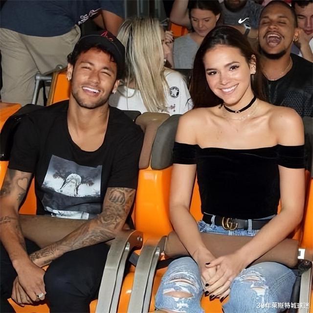 内马尔·达席尔瓦|内马尔真会玩!和漂亮前女友复合玩的太开心,俩人接吻方式辣眼睛