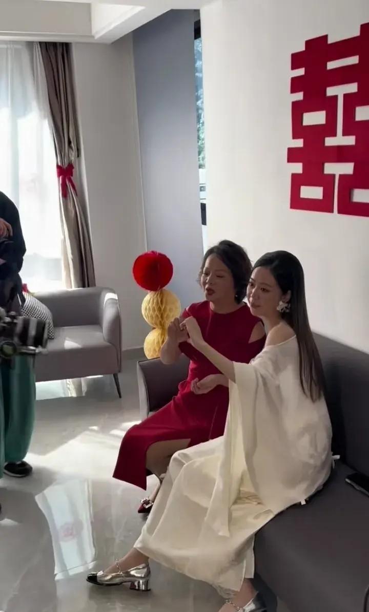 意尔康二公子爱上了小网红,订婚宴红包只发50,家境悬殊被考验6年