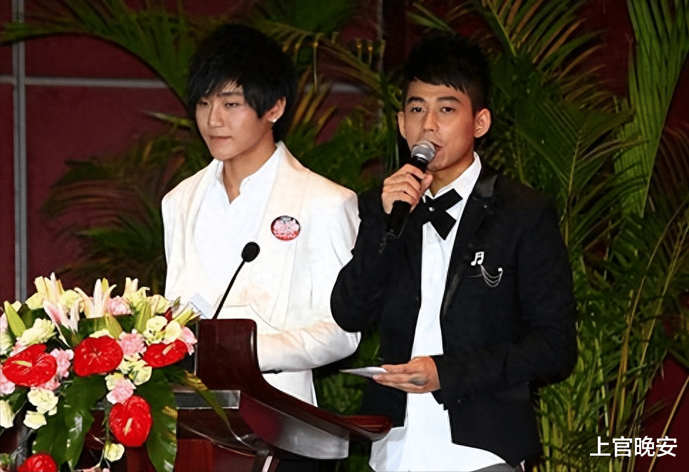 男明星撕X简直不要太精彩,人手一出大戏,女明星们比不了