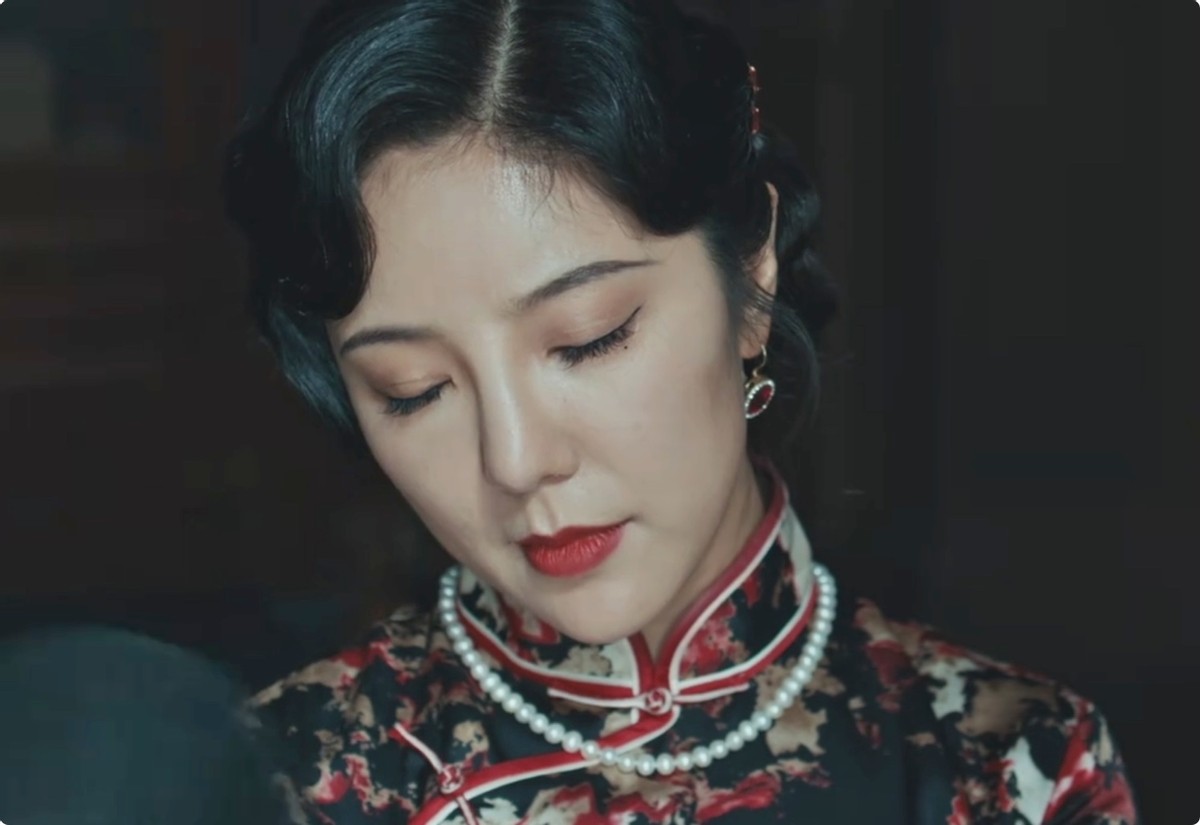 当硅胶脸混进谍战剧，盛世美颜被打回原形，导演再强也没用