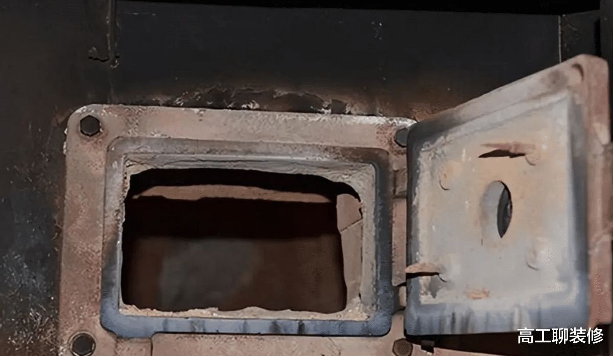 八宝山|24岁美女在八宝山做火化师,每日焚烧60具尸体,亲人都嫌晦气