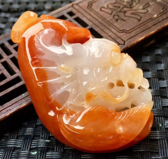 翡翠|欣赏双色翡翠的成品