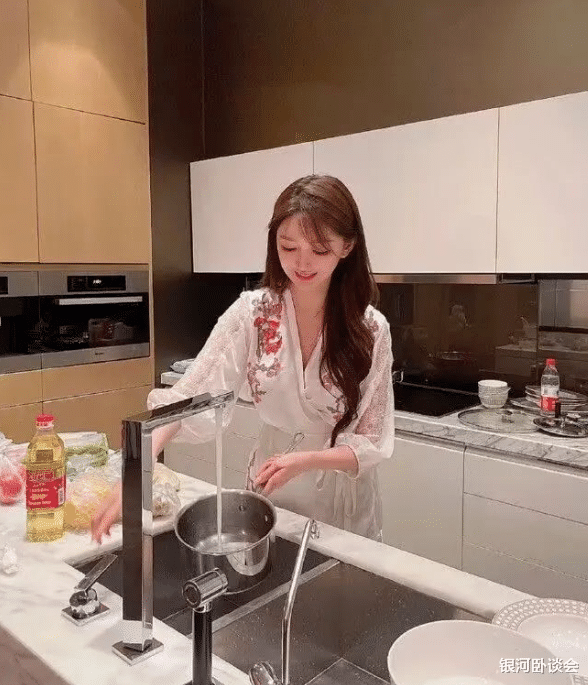 黄晓明二婚了?女友叶柯一口一个老公,baby彻底没戏了...