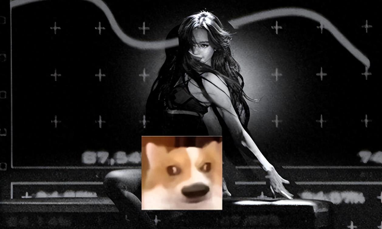 Lisa亲自晒疯马秀表演照，珍珠腰链遮体红唇抢镜，坦言还想再次表演