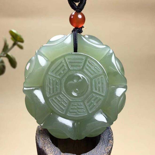 |李理谦:你知道佩戴玉器有什么风水讲究吗?玉石佩戴的风水禁忌!