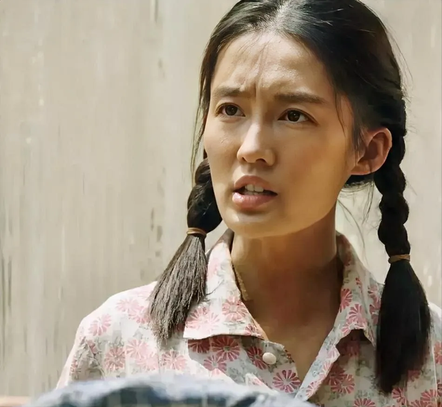 李沁|《人生之路》:黑瘦干瘪却要演“村花”,谁的审美出了问题?