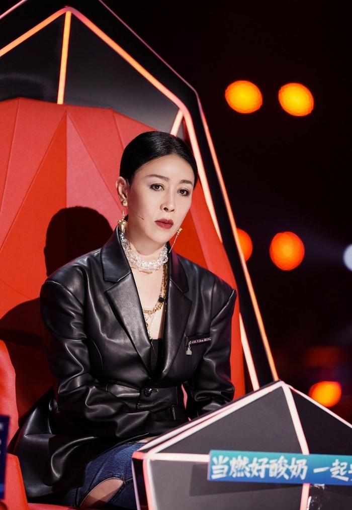 那英|好声音风波持续升级!导师那英突然传出两个坏消息,真让人捏把汗