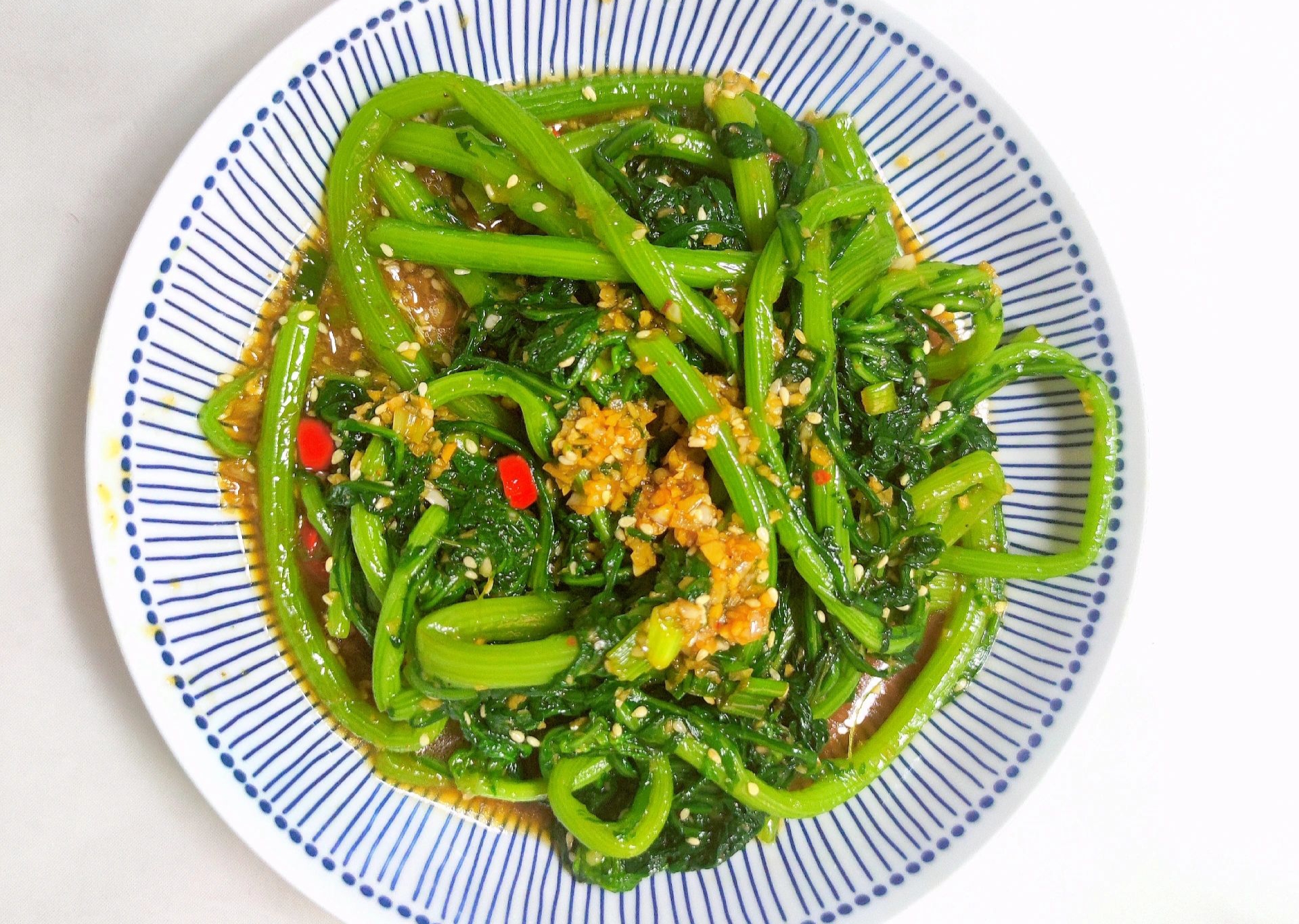 茼蒿|入秋后，碰到这菜别手软，一周吃二次，补血安神助眠，关键还便宜