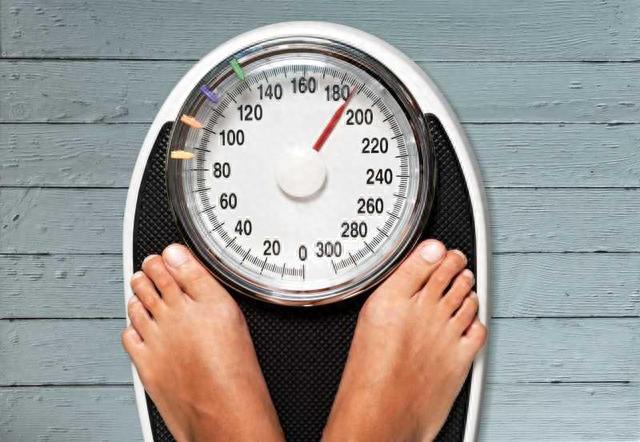 60岁男子坚持不吃晚饭，降血脂、软化血管，半年后身体状况如何？