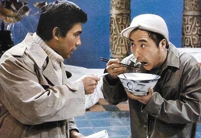 舅舅是陈佩斯外公是影帝,爸爸是国家1级演员,她拒进圈甘当网红