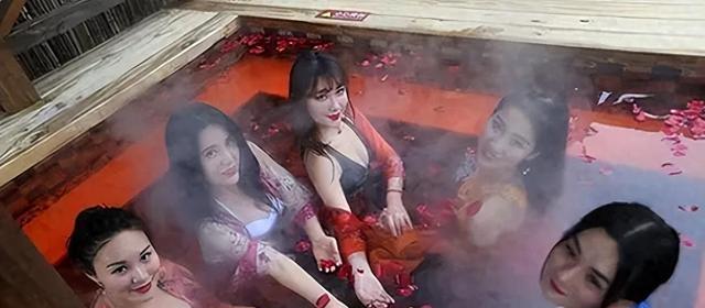 揭秘20万群演不为人知的一面：美女泛滥、懒汉遍地，裸替一天8000