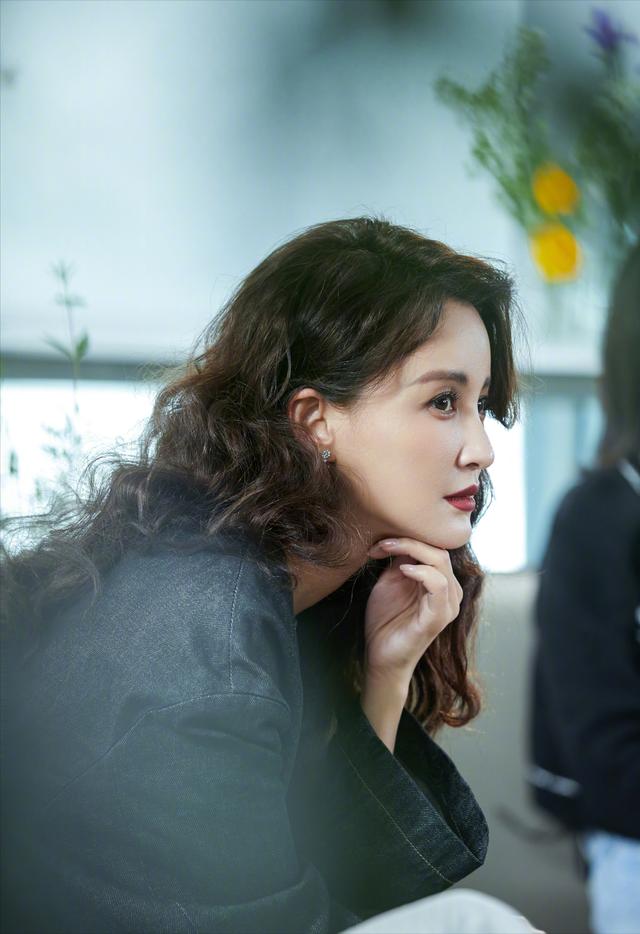 尴尬!黄子佼风波后张歆艺发文遭群嘲,老公袁弘过往言论被扒