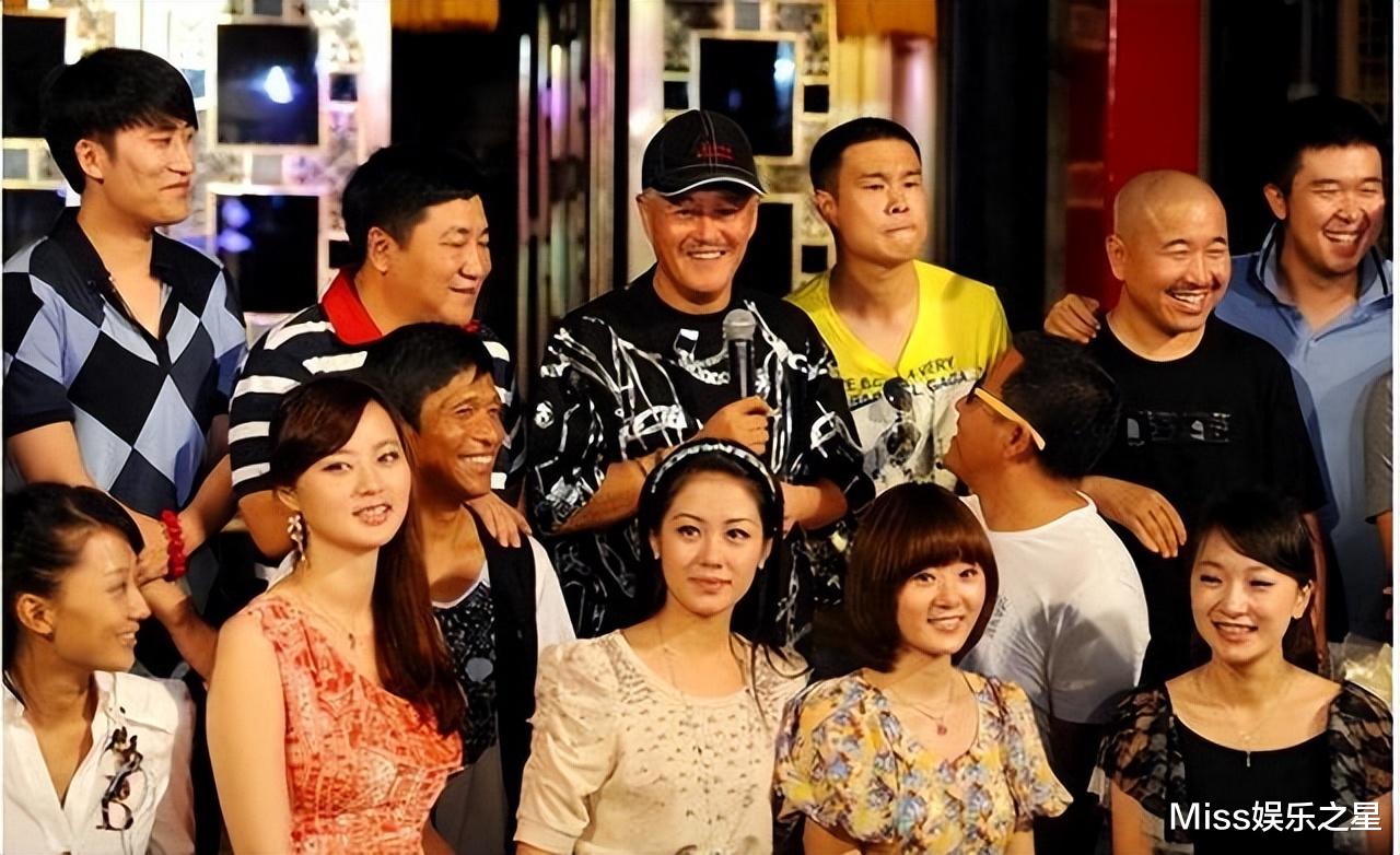 小杨哥赵本山合照引发巨大反响，他成立的分公司，上百位网红助阵