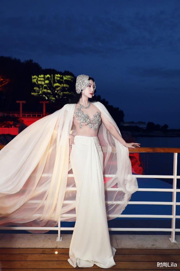 范冰冰韩国釜山电影节,“肥牛裙”解锁新时尚,42岁依旧倾国倾城