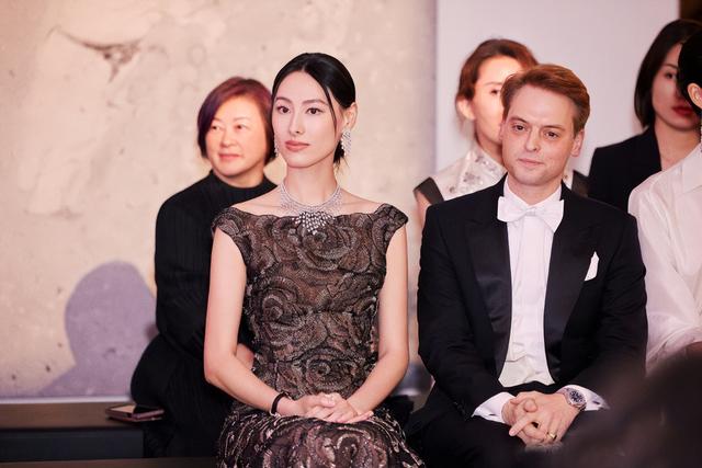 港姐郭嘉文彻底“消失”了，35岁梁洛施终究笑到了最后！