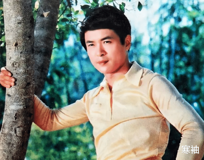 迟志强因流氓罪入狱，唱《铁窗泪》爆红，当年与刘晓庆有何关系？