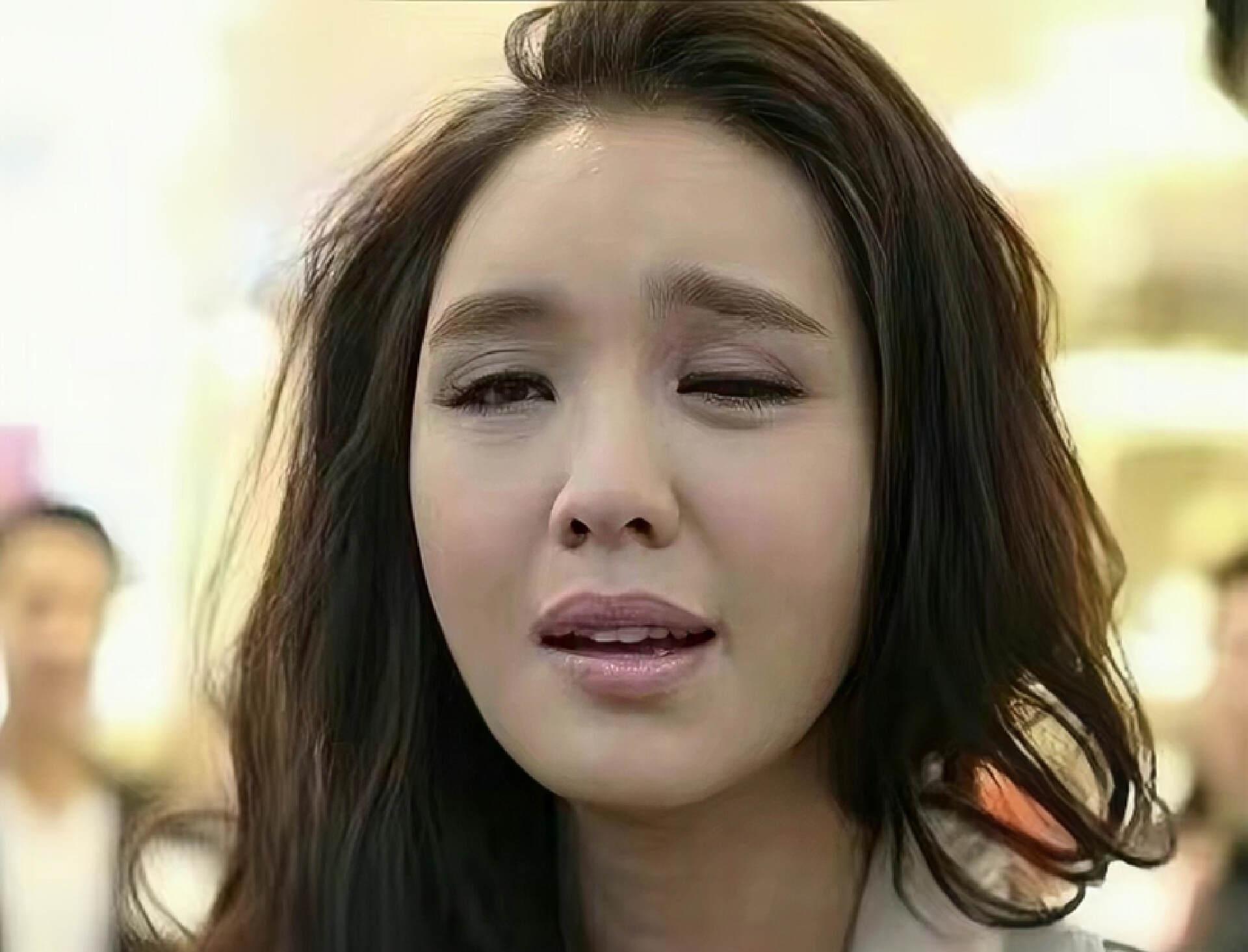 官恩娜|香港知名女星罕见现身,嫁医生定居法国,和歌神当众热吻引争议