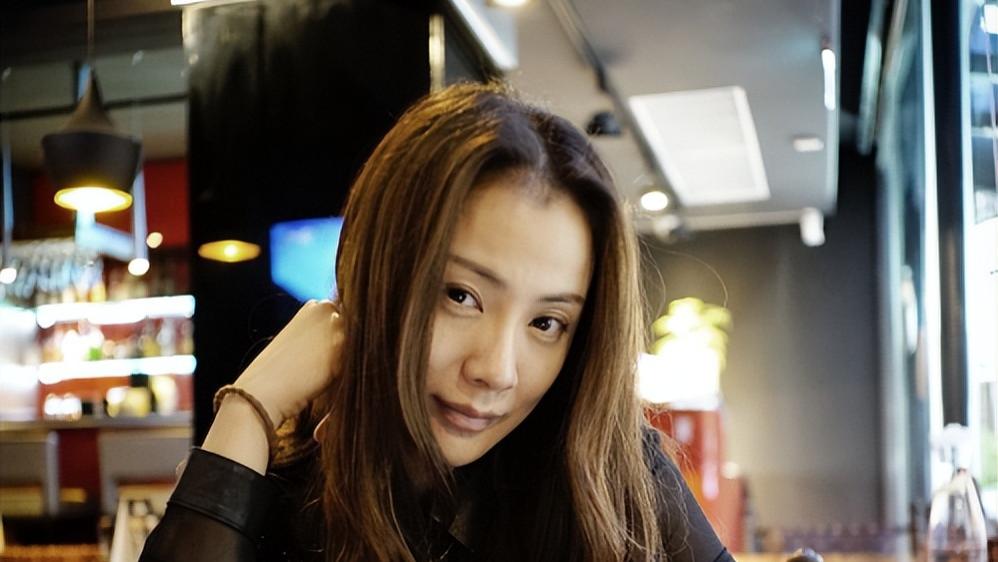 张恒|45岁的广东台美女钱莹，已回归家庭多年，丈夫刘璋牧是一名导演