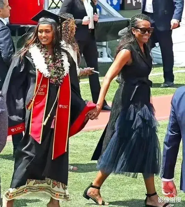 57岁老演员三代定居美国：高调炫耀奢华生活，声称我奋斗的当然要享受！