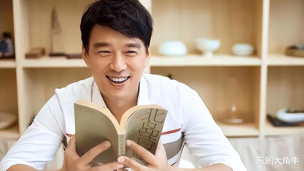 王耀庆：为了省房租娶了房东女儿，20年零绯闻，一家四口其乐融融