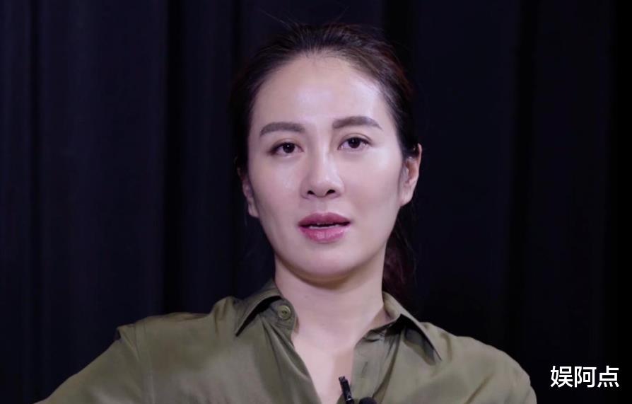 女明星也“堕落”?叶璇穿上董小姐同款裙子,直播间带货惹争议